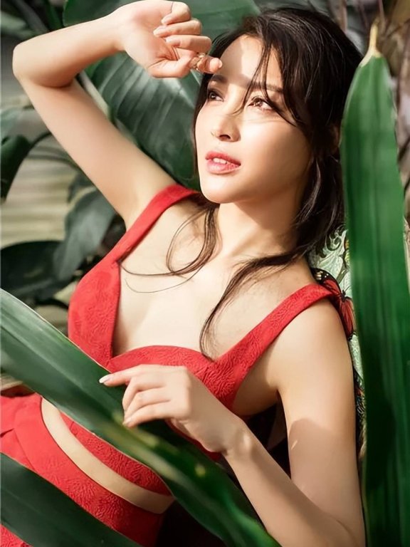 “潘金莲”甘婷婷写真露出事业线!既风情万种又性感火辣