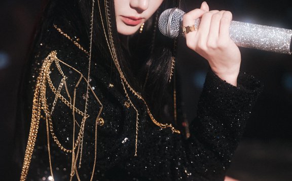 迪丽热巴埃及艳后转场 像从漫画里走了出来