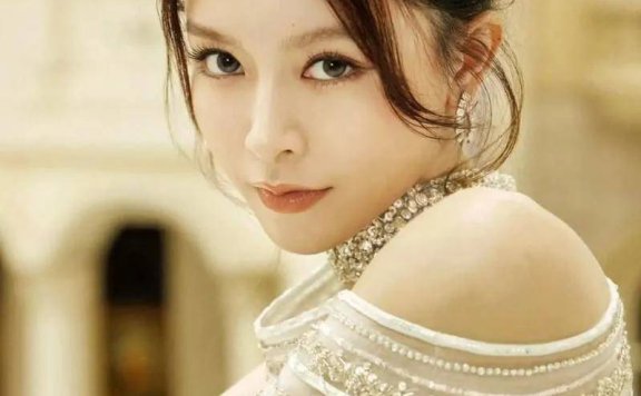 文咏珊的时尚密码：从荧幕到红毯的完美蜕变