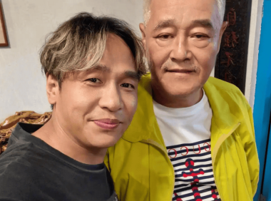 67岁赵本山近照曝光!昔日小品王头发全白老得不敢认