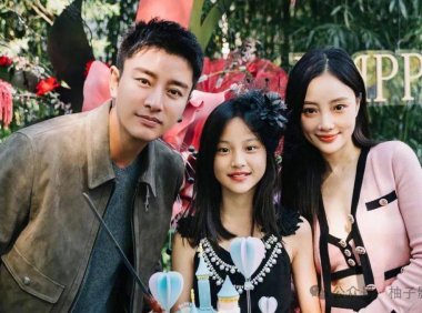 43岁李小璐写书自曝孕期被求婚,肚皮上涂鸦照罕见流出,当时和贾乃亮好恩爱!