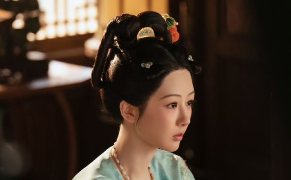 杨紫锦秀芳华何惟芳造型：步步为营，心愿终成