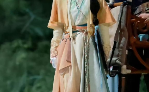 鞠婧祎来战已有八套造型了，有你喜欢的吗？