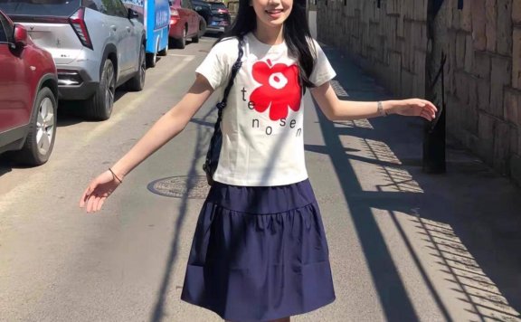 白T恤穿起来很普通?这几种穿法让你减龄还时髦