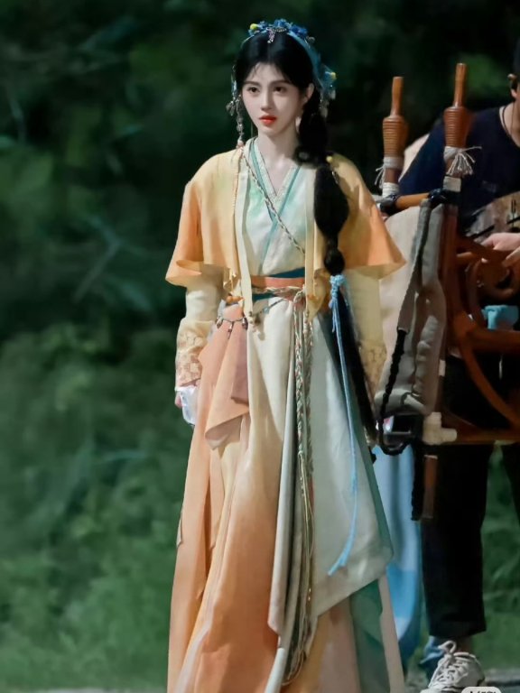 鞠婧祎来战已有八套造型了,有你喜欢的吗?