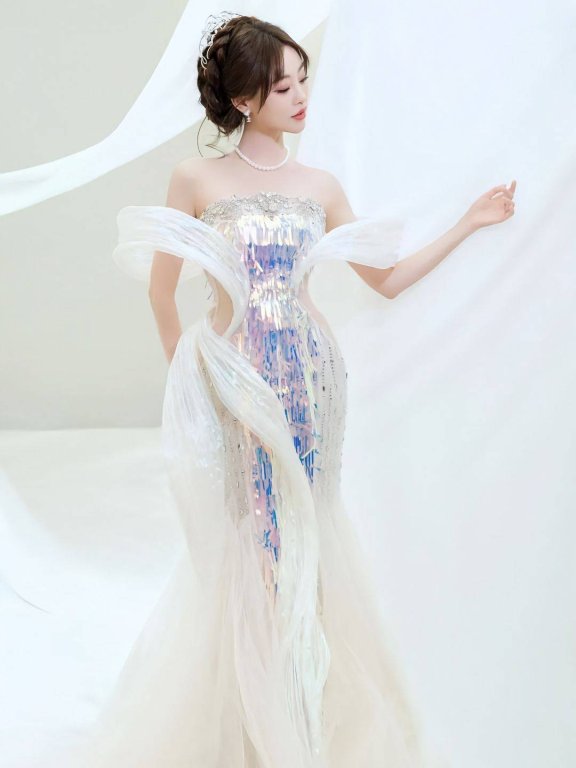 祝绪丹沙漏腰炸场!抹胸人鱼裙搭配仙纱,把 Graceful Fashion 穿成范本