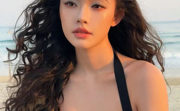 林允海边随拍,是美人鱼啊🐚