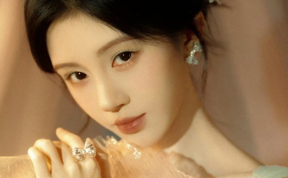 鞠婧祎最新美照，梦幻与现实交织的百变魅力