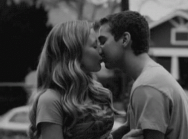 让人意乱情迷的接吻技巧