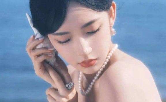 程潇穿抹胸裙露出事业线宛如黑玫瑰!魔鬼身材性感火辣