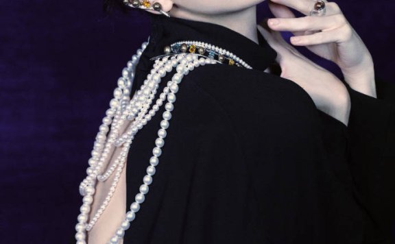 45岁张柏芝脸是真的权威，驾驭起珍珠是真贵气！