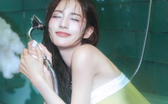 李一桐的浴室写真大片,纯欲俏皮太可爱