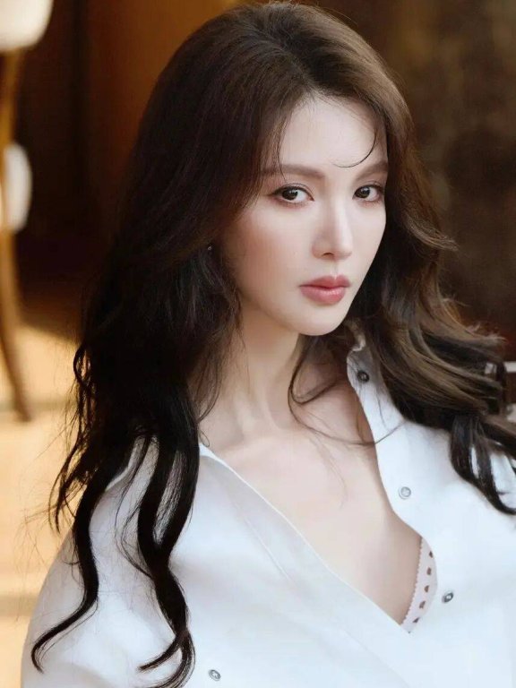 金晨越来越美了!雪肤玉貌造型百变身材曼妙性感撩人