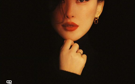 朱珠COSMO11月刊封面,国色魅红大片既视感