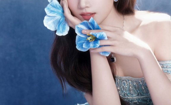 卢昱晓蓝色蛋糕长裙穿搭