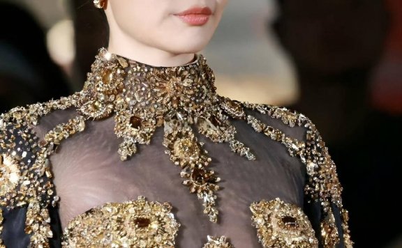 高叶上海阿玛尼活动造型：透视装，尽显曲线之美！