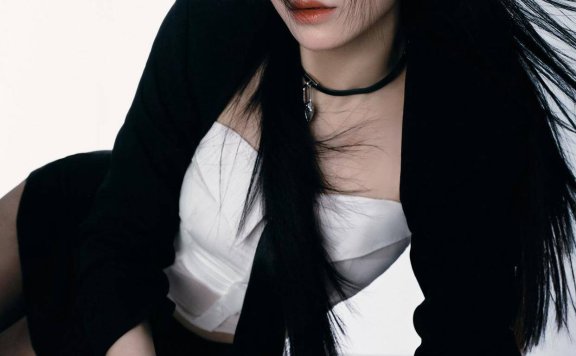 喻言“学院魅惑风”太绝了,修长美腿配黑丝,穿搭减龄又有料