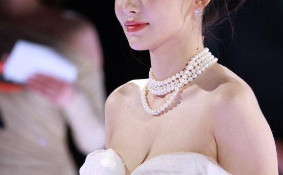 程潇曲线太优越,甜妹感搭优雅身姿,身材好饱满!