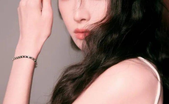 宋茜穿薄纱裙露出美背和马甲线！雪肤玉貌性感撩人