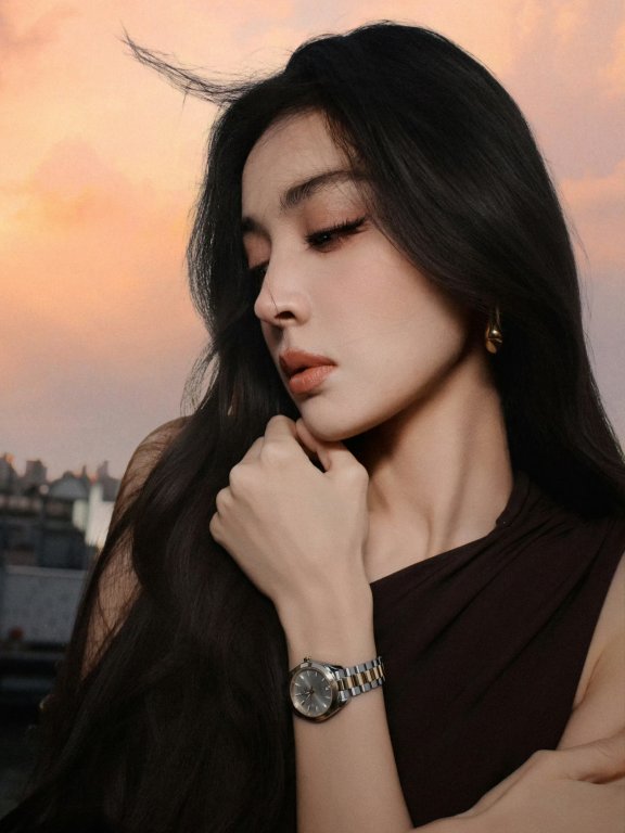 古力娜扎最新城市美图，City Walk一下？