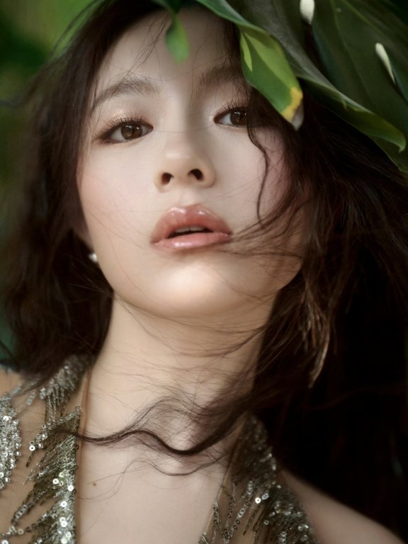 李兰迪微博视界大会鎏金裙美得好权威