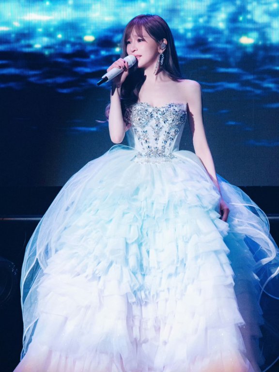 王心凌有裙摆是公主，没裙摆是精灵