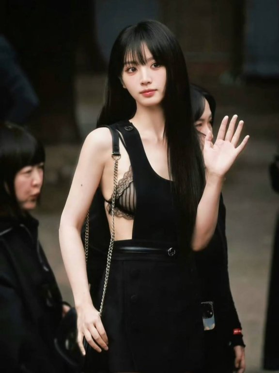 田曦薇穿这么大方 甜妹也能有大气场