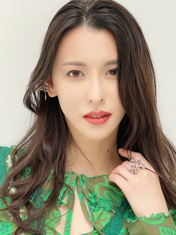 日本女星奈月赛娜，这身材简直绝了！