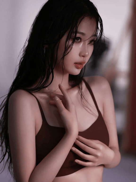 虞书欣湿发大片，纯欲风扑面而来