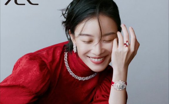 倪妮《时装LOFFICIEL》十二月杂志封面造型