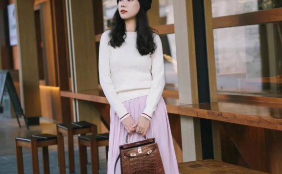 冬天这几件“羽绒服”太时髦，搭配裤子与裙子更显高级，保暖舒适