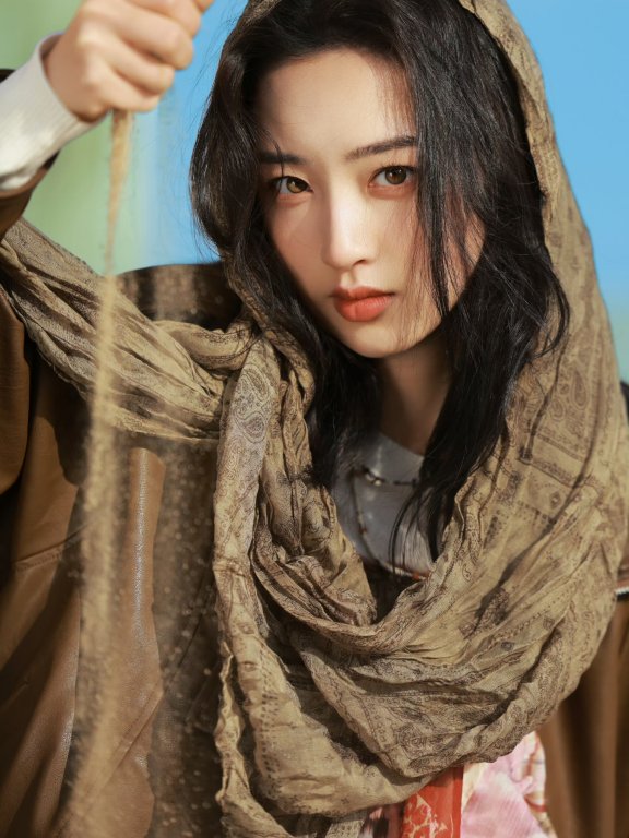 邓恩熙沙漠玫瑰造型鲨疯了,大气婉约太迷人