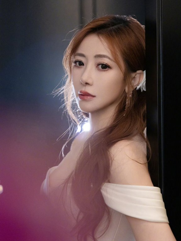 陈紫函优雅白裙,美的令人心动