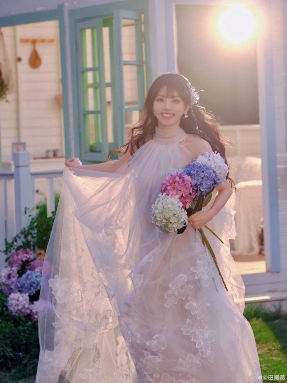 田曦薇非正式跨年派对长裙梦幻穿搭