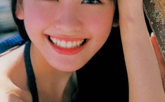 日本女星新垣结衣写真美爆了！雪肤娇嫩玉腿修长性感火辣