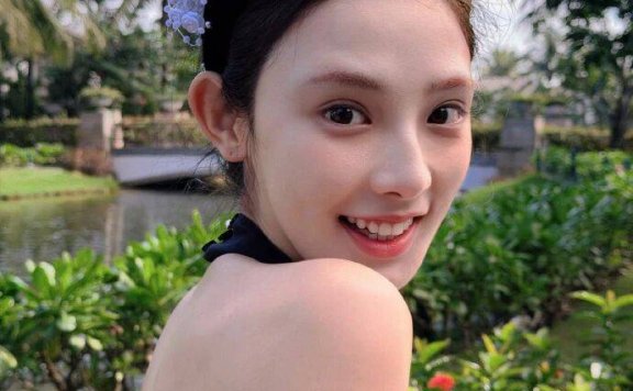 彭小苒露背美图性感撩人！身材火辣一张比一张哇噻