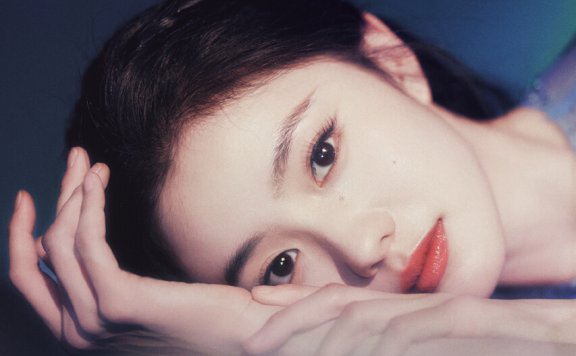 刘浩存澄澈蓝色照入幻境，也照亮每个爱做梦的人