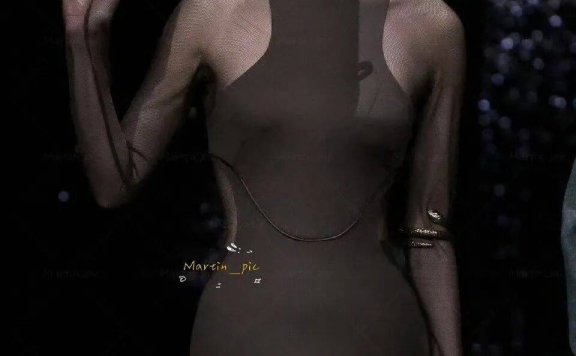 王玉雯的裙子太考验身材了！凹凸有致曼妙多姿性感撩人