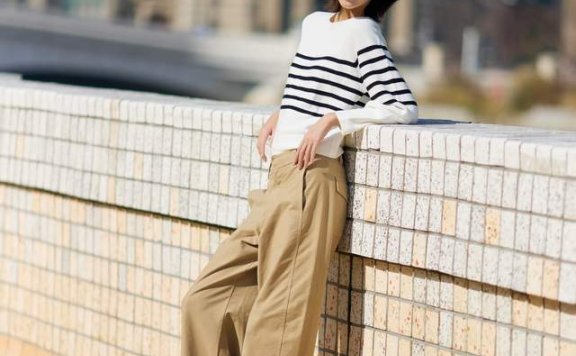 早春别乱穿！毛衣 + 阔腿裤才是王炸组合，简约时尚又显瘦