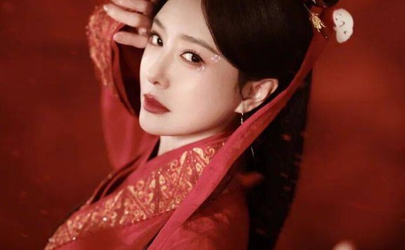 秦岚夸李沁像清水芙蓉般漂亮!两大女神美得让人窒息