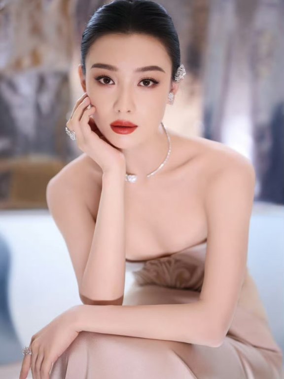 倪妮最新妆容 大光明大红唇的杀伤力