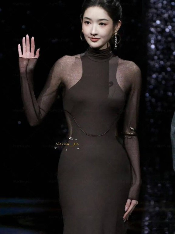 王玉雯的裙子太考验身材了！凹凸有致曼妙多姿性感撩人