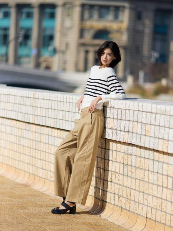 早春别乱穿！毛衣 + 阔腿裤才是王炸组合，简约时尚又显瘦