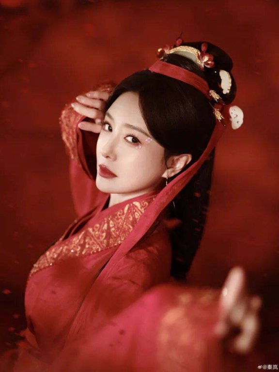 秦岚夸李沁像清水芙蓉般漂亮！两大女神美得让人窒息