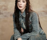 杨幂牛仔造型:甜酷松弛的复古美学