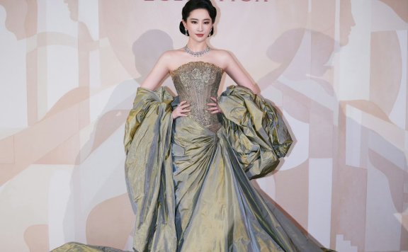 刘亦菲：以东方气韵，驭礼服锋芒，礼服造型精选