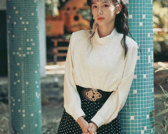 周也《你好1983》：教科书级80年代复古穿搭