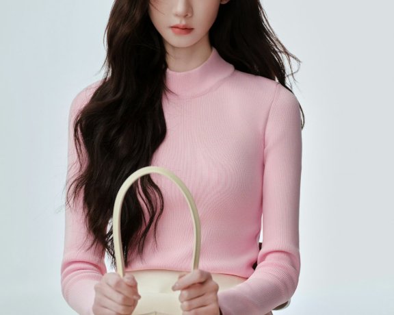 张艺凡春日穿搭：柔而有骨的轻熟风范本