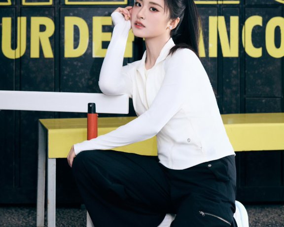 循迹悠然春色，沈月解锁元气运动穿搭美学