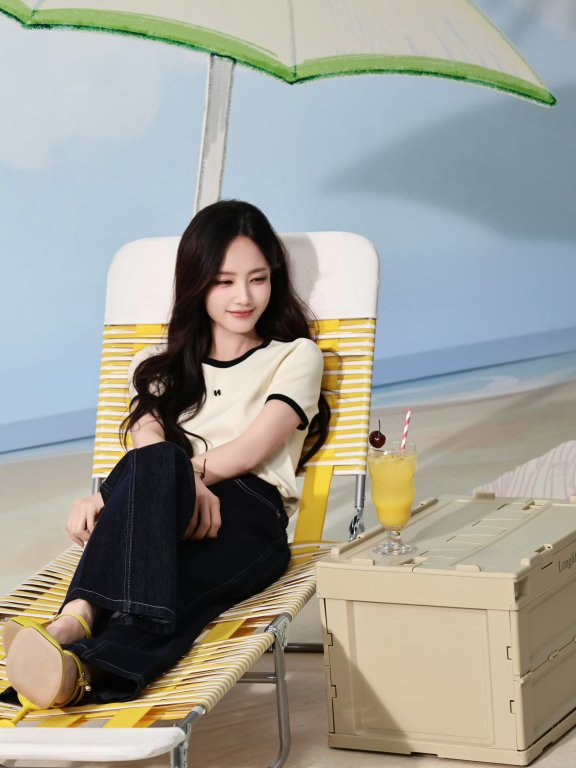 李一桐的春日穿搭公式:甜酷切换,自在出彩